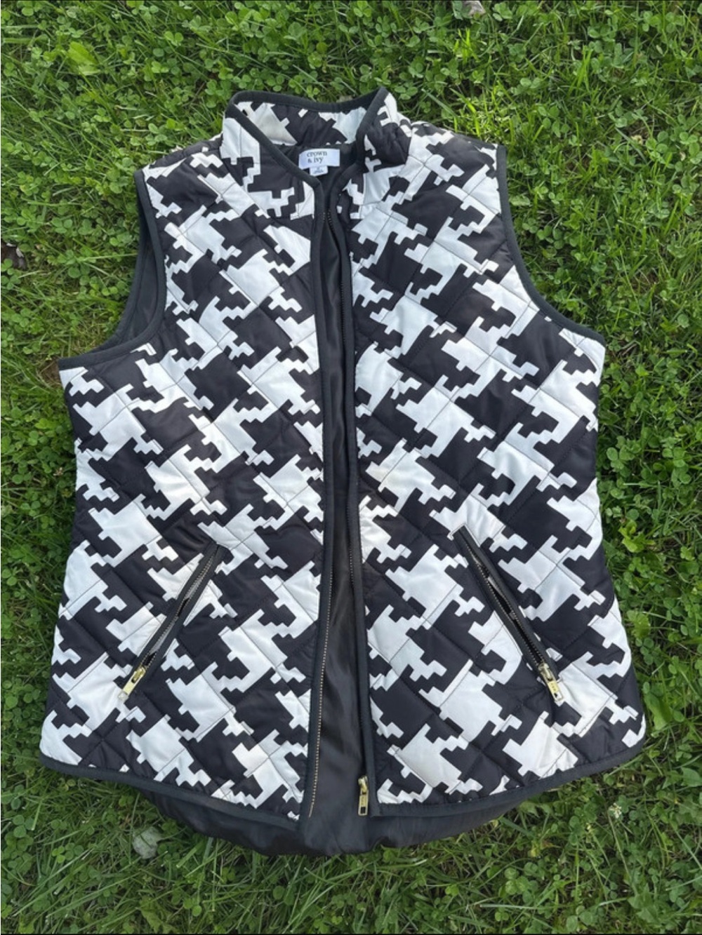 Women’s Crown & Ivy Black & White Quilted Houndstooth Vest w/ Gold Hardware- Med